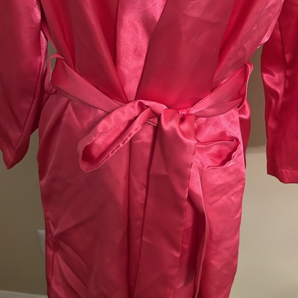 Pink Robe - Picture 2 of 13